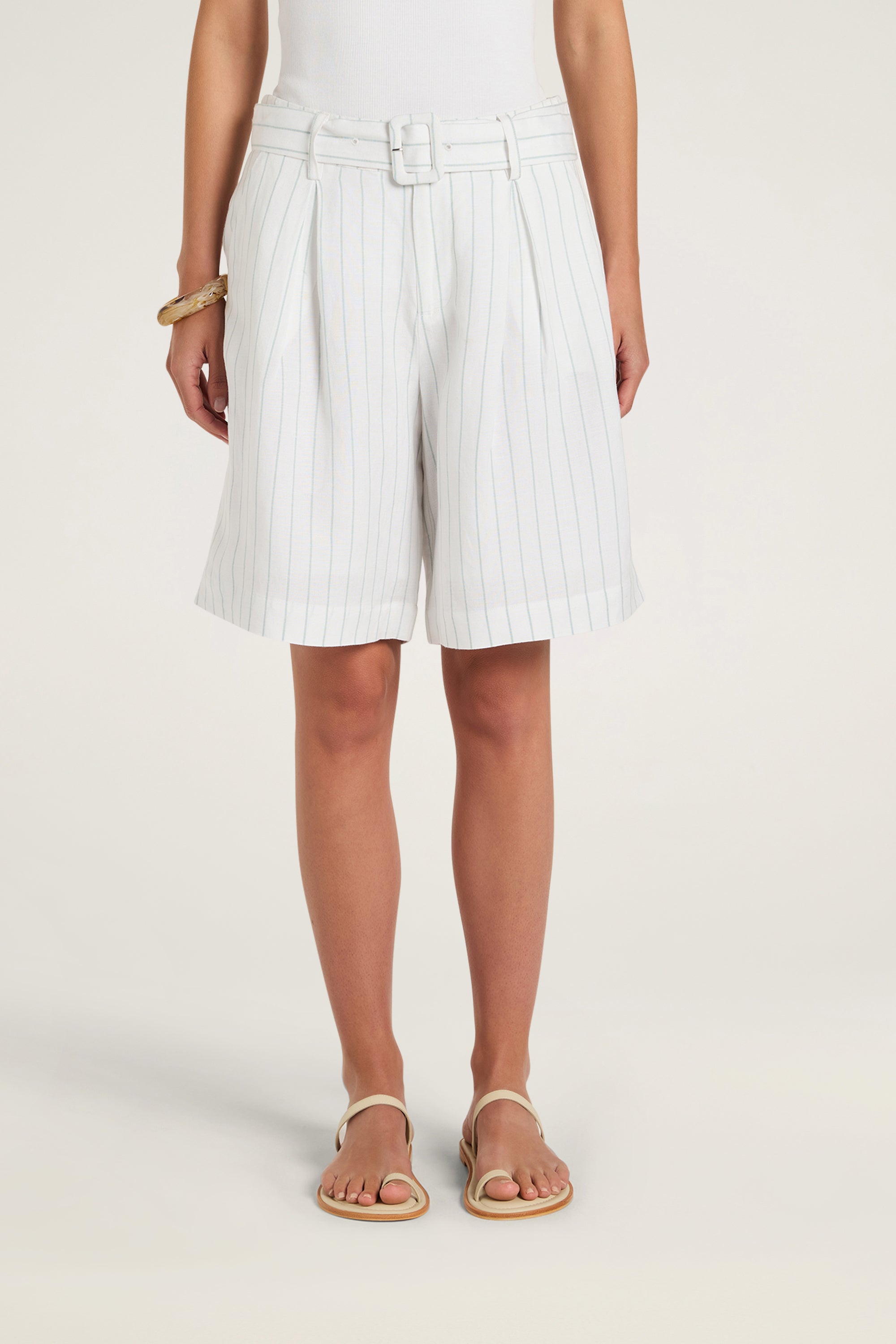 Divine Short