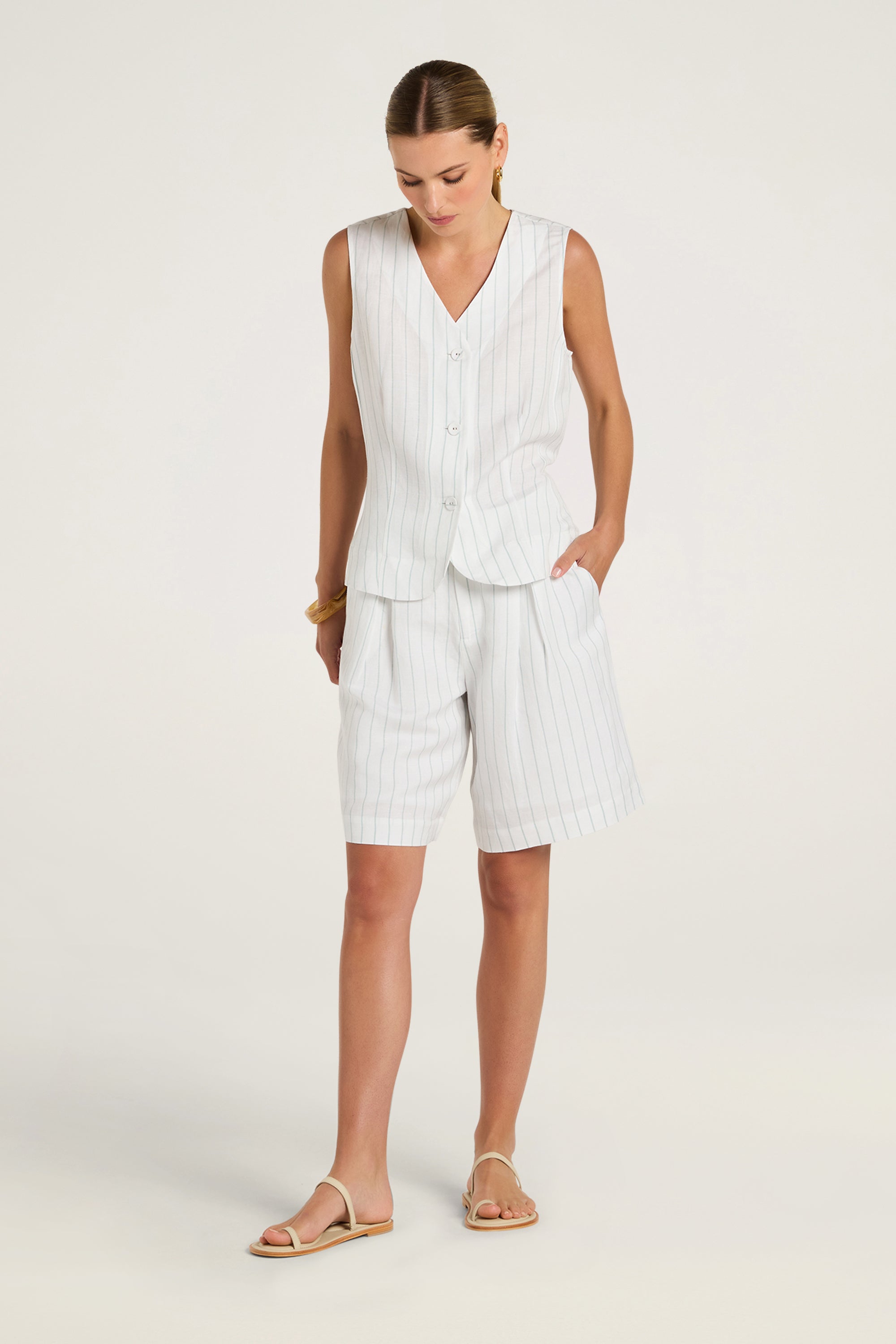Divine Short