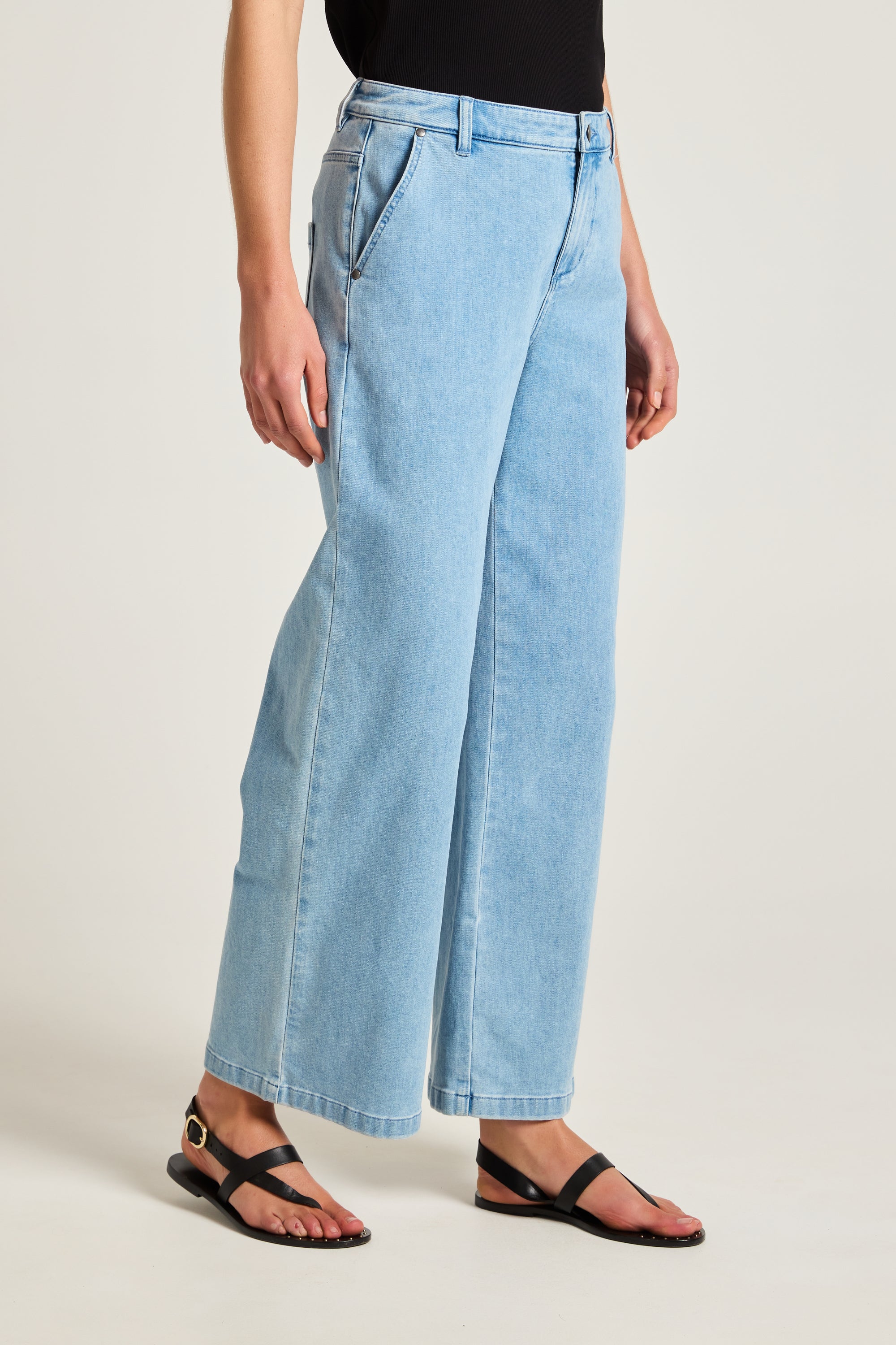 YT25S8940_YTBLU165_3_1724735119000