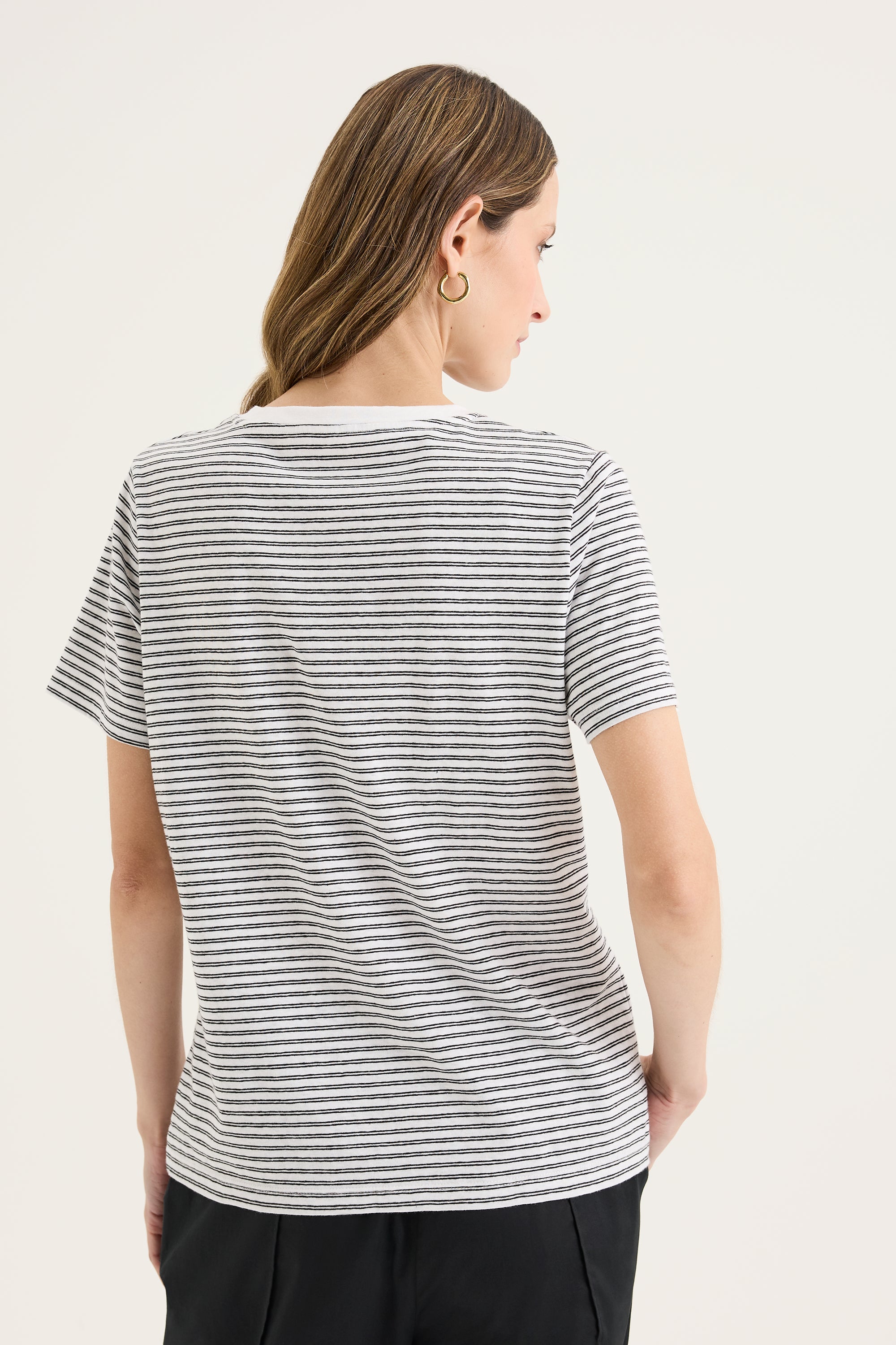 Womens Ridge Tee in White/Black | Yarra Trail – Yarra Trail Australia